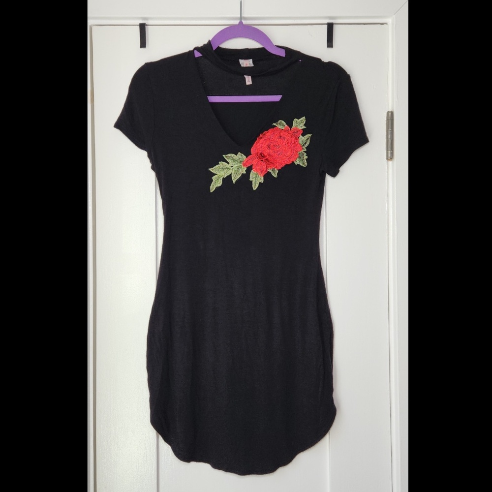 🌹 Forever Pink Black Rose Embroidered T-Shirt Dress (Size Small) 🌹